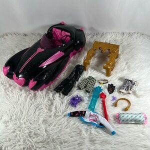 Monster High Draculaura Car w Random TLC Accessories Lot